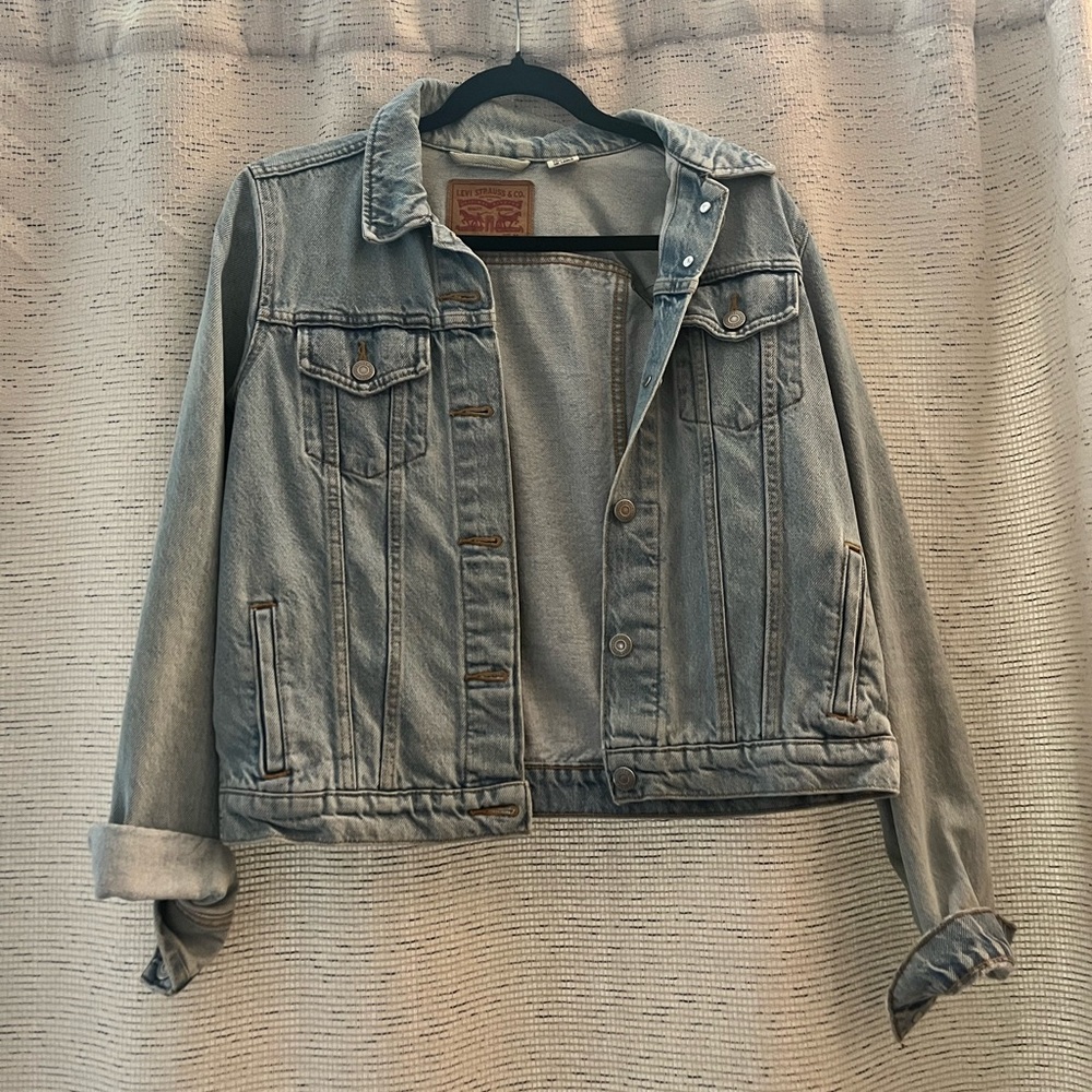 LEVIS WOMENS DENIM JACKET